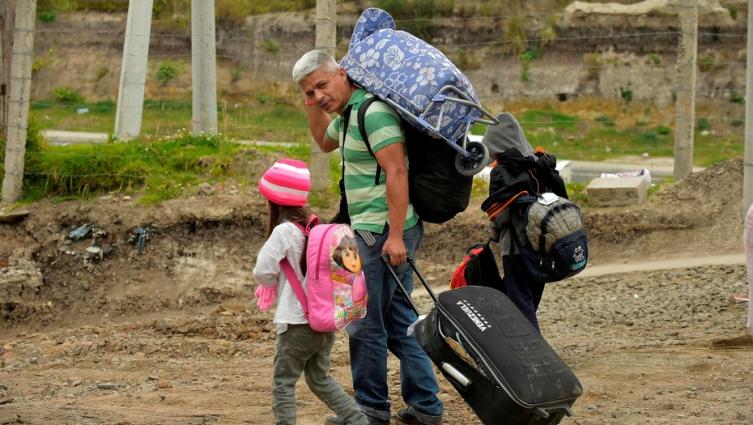 Para el chavismo, los venezolanos emigran por “moda” y “estatus”