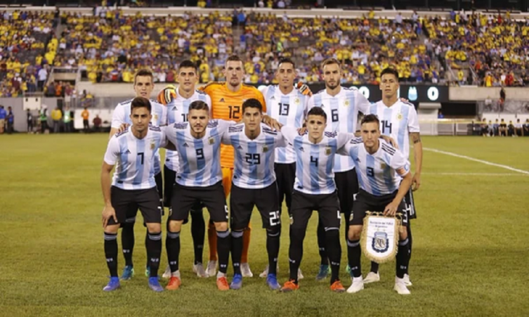 Argentina entusiasmó con un buen primer tiempo y empató ante Colombia, en el cierre de la gira por EE. UU