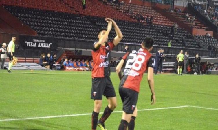 Leguizamón sería titular ante Independiente en Avellaneda