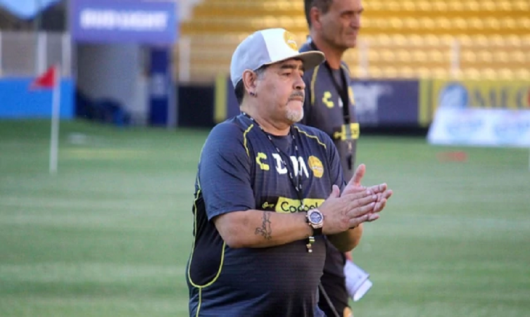 Las ofensivas caricaturas sobre el pasado de Diego Maradona en un medio mexicano