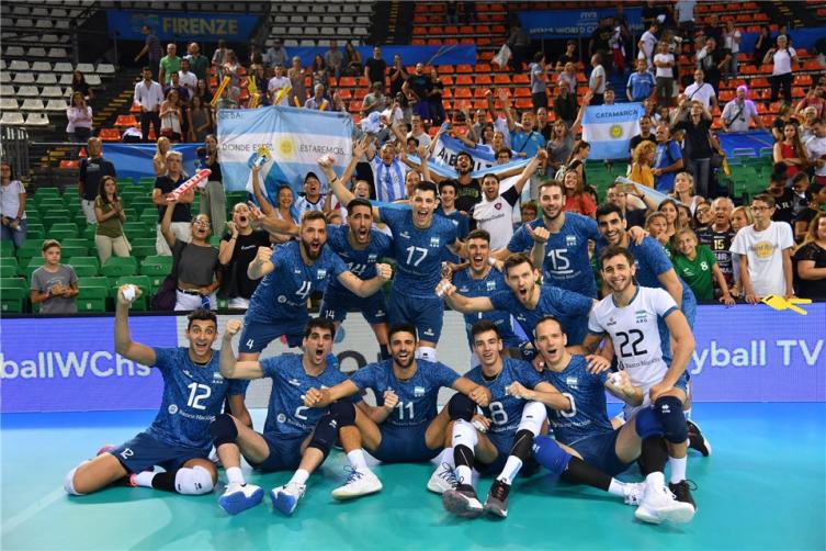 ¡Ganó Argentina! Triunfo en sets corridos ante Dominicana y primer festejo en el Mundial