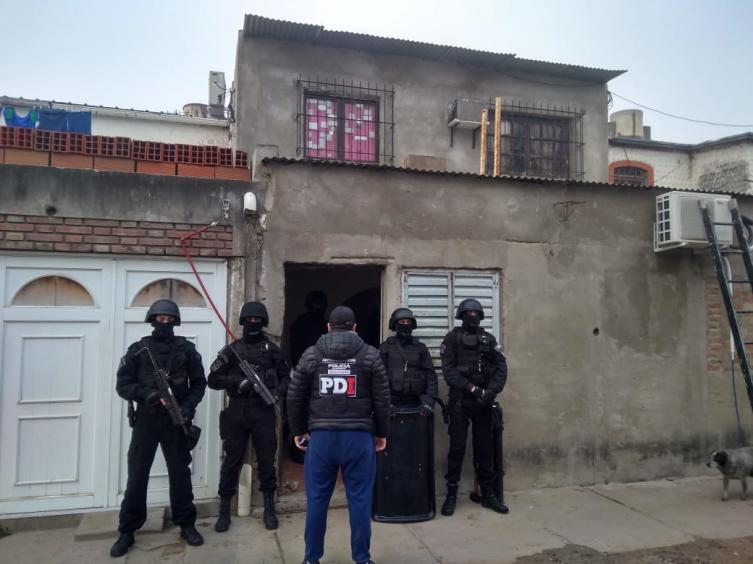 Tres detenidos y secuestro de drogas en Santo Tomé