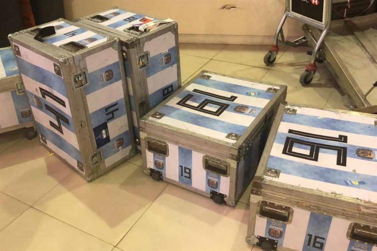 La AFA aún no retiró la mercadería secuestrada por la Aduana en Ezeiza