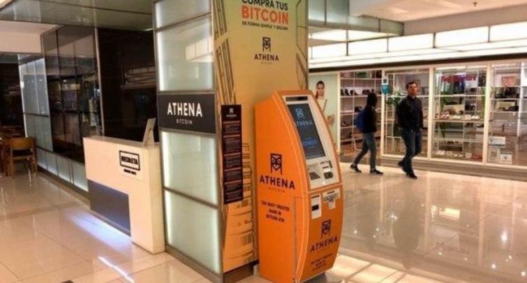 Instalan un cajero bitcoin en un shopping porteño: cómo funciona
