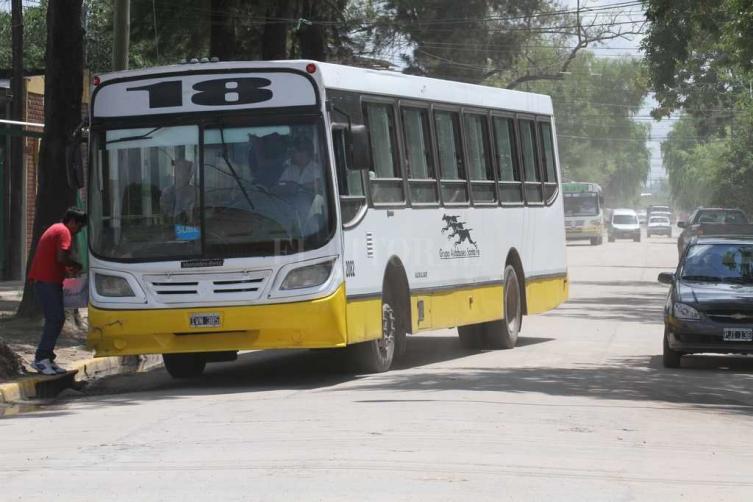 Las empresas del transporte urbano comunicaron que no podrán pagar salarios