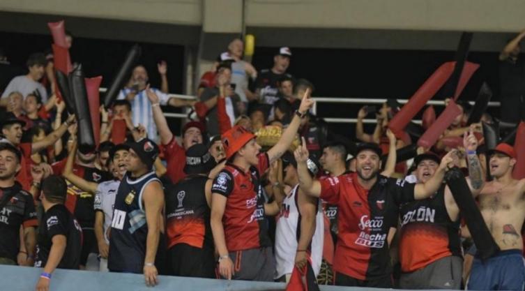 Los hinchas de Colón en las tribunas del estadio Metropolitano