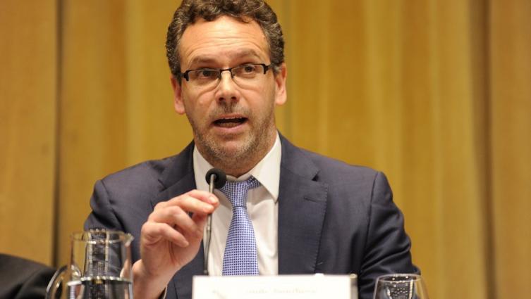 Incompatibilidad para el cargo: denunciaron a Sandleris ante la Oficina Anticorrupción