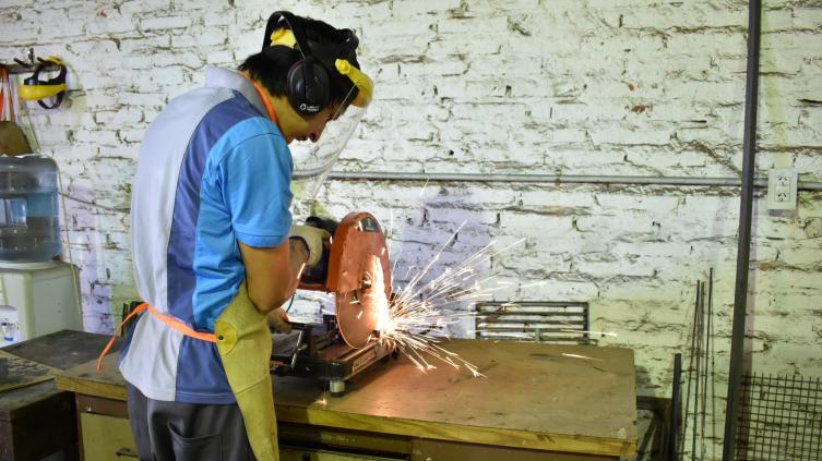 Jóvenes de la cárcel de Las Flores se capacitan en oficios