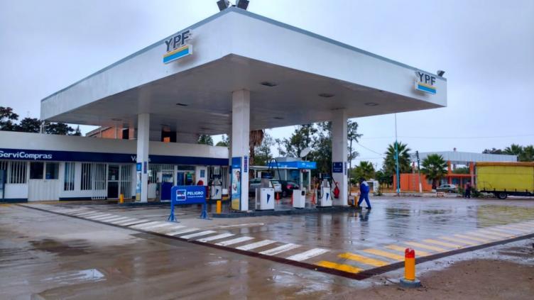 Barras de Colón a los tiros en una estación de servicio