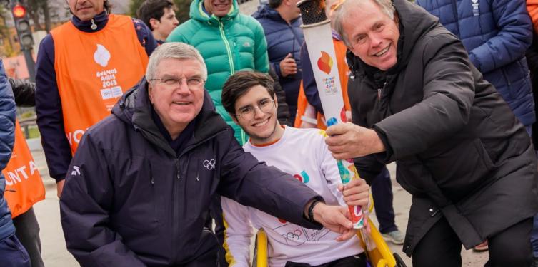 La llama olímpica de Buenos Aires 2018, relevada por atletas con discapacidad en Ushuaia