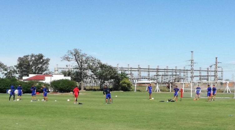 Unión entrena pensando en Central