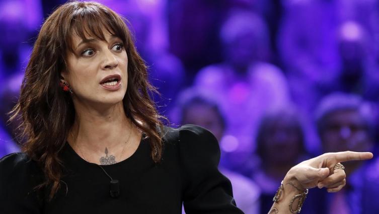 Tremenda confesión de Asia Argento: admitió que mantuvo relaciones sexuales con un menor