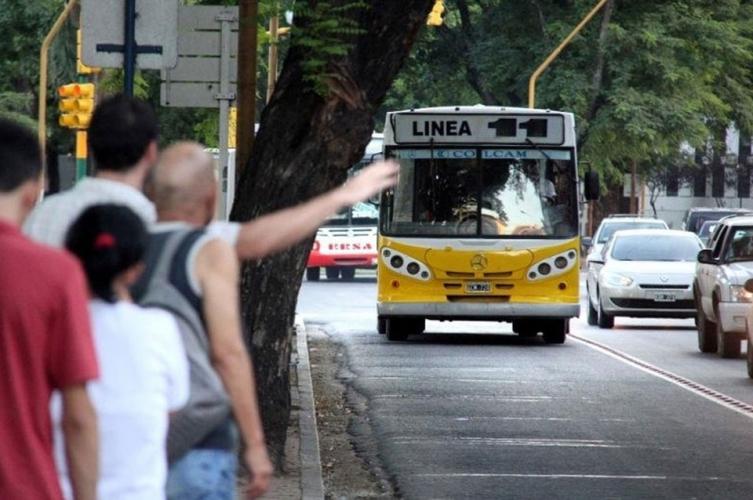 Continúa el paro de colectivo en horario nocturno