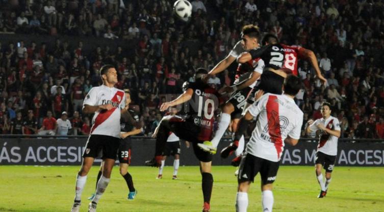Colón frente a River el viernes 19 y podría ser con visitantes
