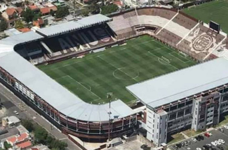 El clásico rosarino se jugaría a puertas cerradas en Lanús
