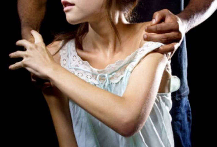 Uruguay: abusó durante 7 años de una niña y solo irá 18 meses a prisión
