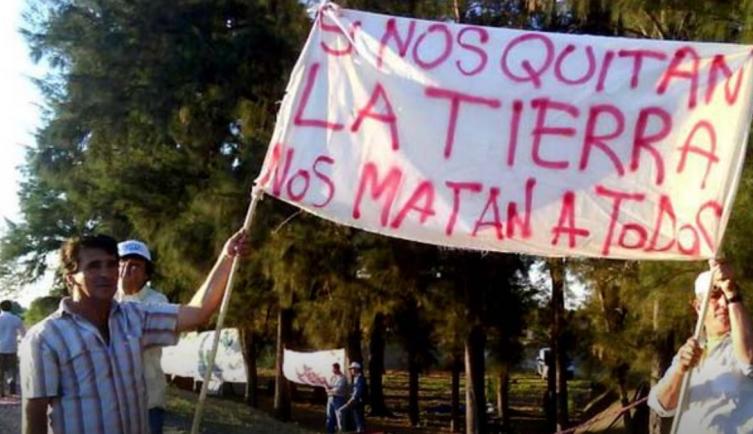 Grave denuncia de curas santiagueños: balearon y quemaron vivo a un campesino