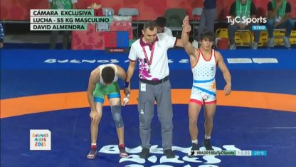 David Almendra ganó la semifinal de Lucha Libre y va por el oro 