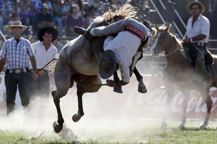 Murió un jinete en un festival de doma en Angélica