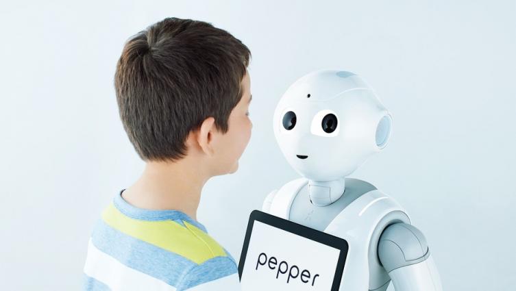 El Parlamento británico llamó a testificar a un robot