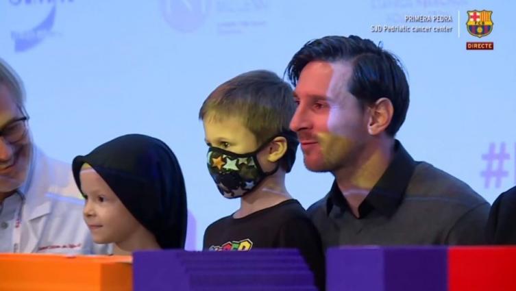 Messi, emocionado hasta las lágrimas en un evento solidario