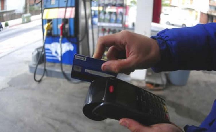 Más de 800 pymes en peligro ante la falta de acuerdo entre estaciones de servicio y VISA