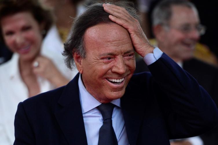 Julio Iglesias: el juez le da 10 días para que diga si acepta hacerse la prueba de ADN