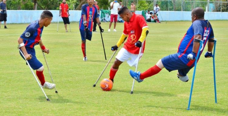 ¿Cómo se juega al fútbol para amputados?
