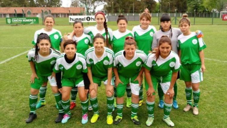 El equipo femenino de los Moyano jugó con 12 futbolistas y ni el árbitro se dio cuenta