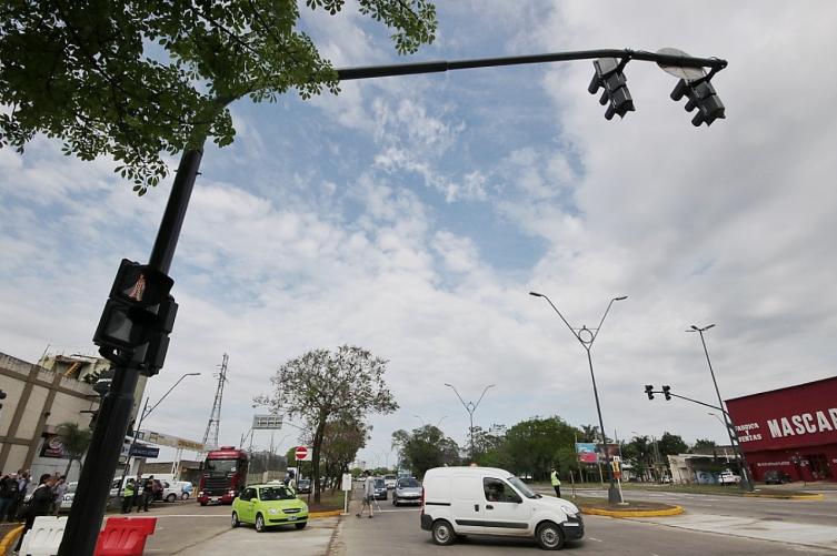 Habilitaron nuevo cruce de Av. Alem y Vélez Sarsfield 