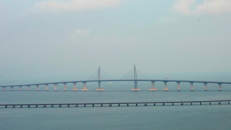 El puente marítimo más largo del mundo abrió este martes, pero no es para todos
