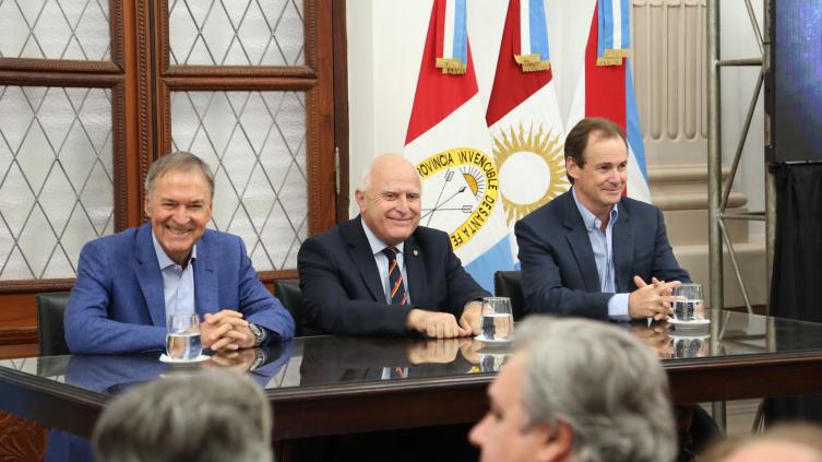 Santa Fe y Córdoba firmaron un convenio para la construcción de un Acueducto Interprovincial
