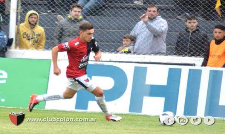 Jugaría Escobar en lugar de Clemente Rodríguez