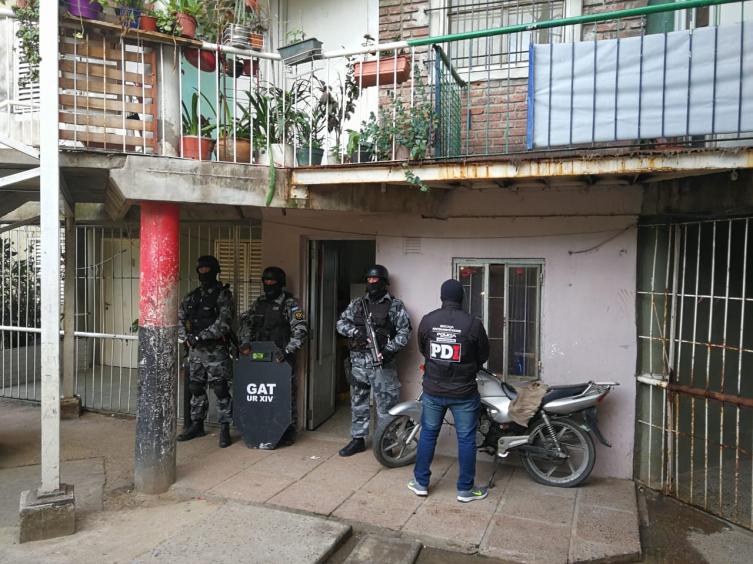Tres detenidos con droga en barrio Centenario