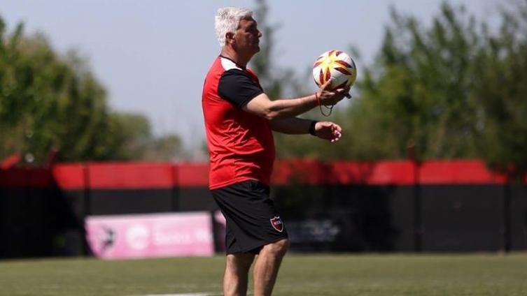 De Felippe confirmó que se viene la “rotación” por el clásico