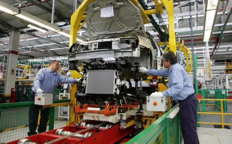 La producción industrial sufrió otro golpe en septiembre, con una caída del 7,4%