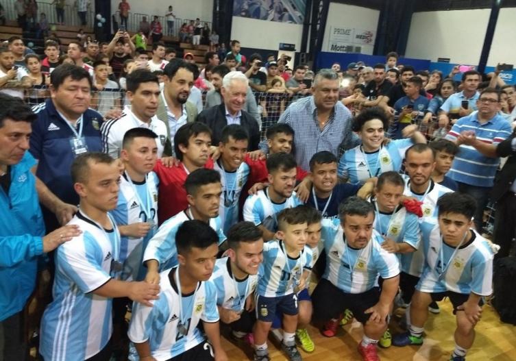 Argentina no pudo con Paraguay y se le escapó la Copa América de Talla Baja