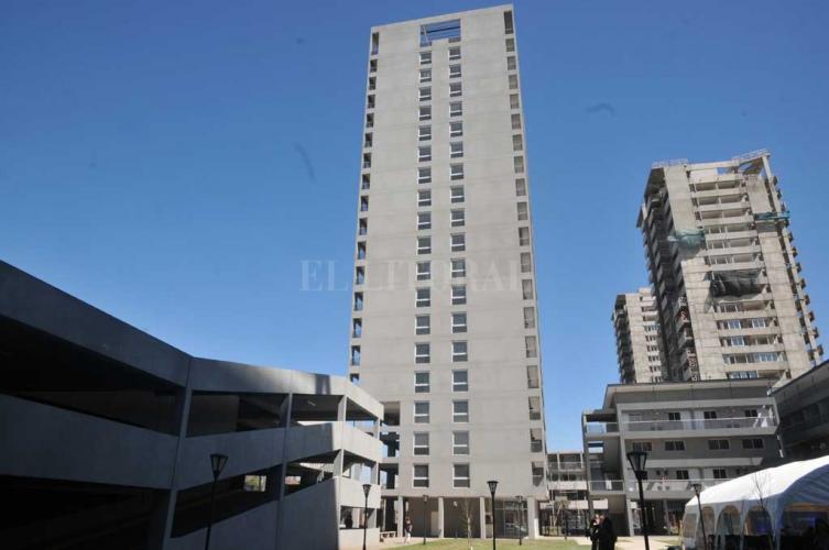 Entregan más viviendas de las torres Procrear