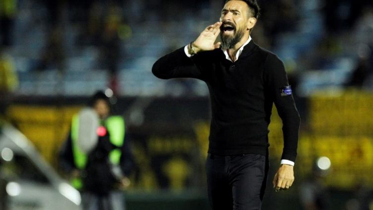 Domínguez se refirió a los insultos a los jugadores frente a Huracán