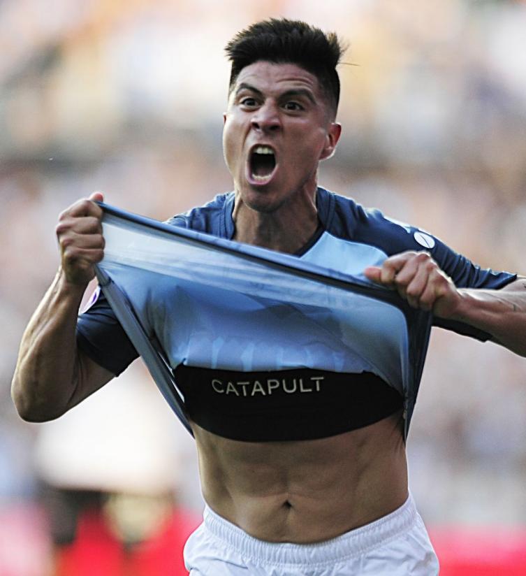 Racing sigue a paso firme en lo más alto y le ganó a Newell´s 1 a 0