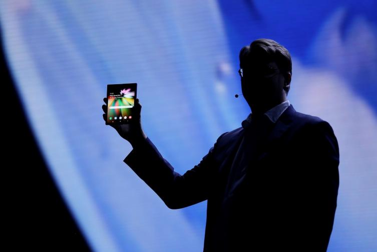 Samsung presentó el primer celular plegable
