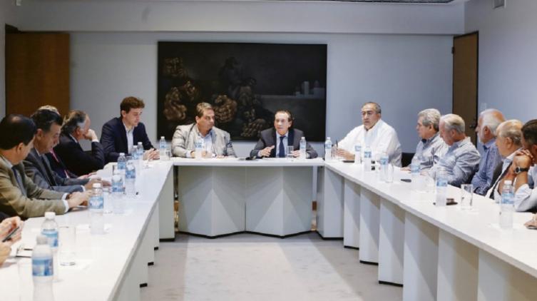 El Gobierno prepara un decreto para poner un freno a los despidos del sector privado