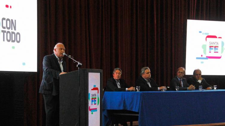 Ambicioso plan para pavimentar localidades de toda la provincia