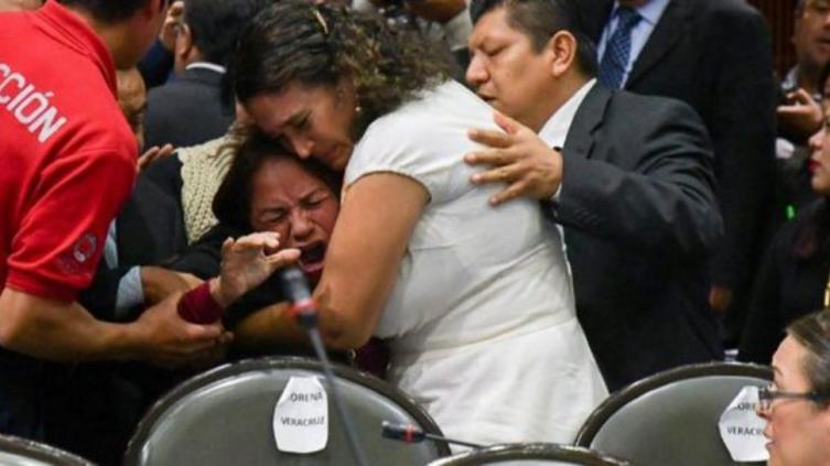 Desgarrador: legisladora se enteró en sesión que asesinaron a su hija