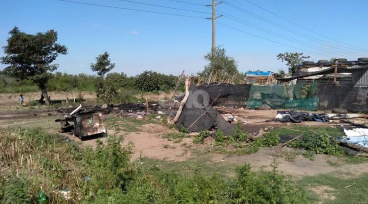Le prendieron fuego a la casa del hombre que torturó a su hijo de tres años