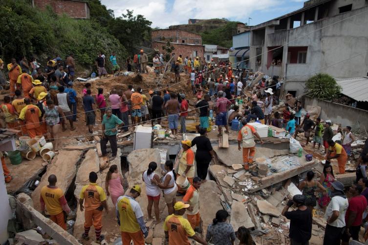 Al menos nueve muertos y once heridos por un deslizamiento de tierra en Río de Janeiro
