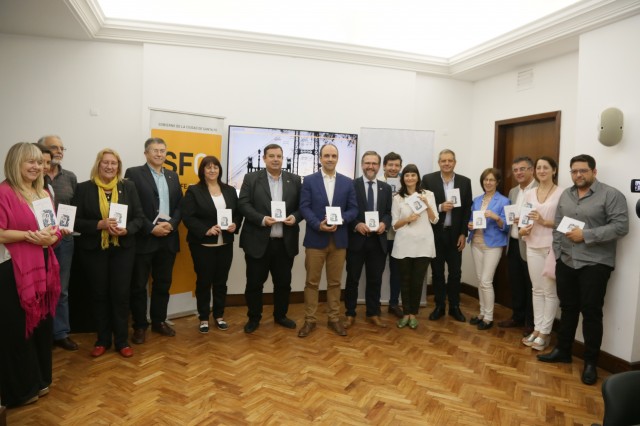 La UNL celebra a Santa Fe con una producción editorial