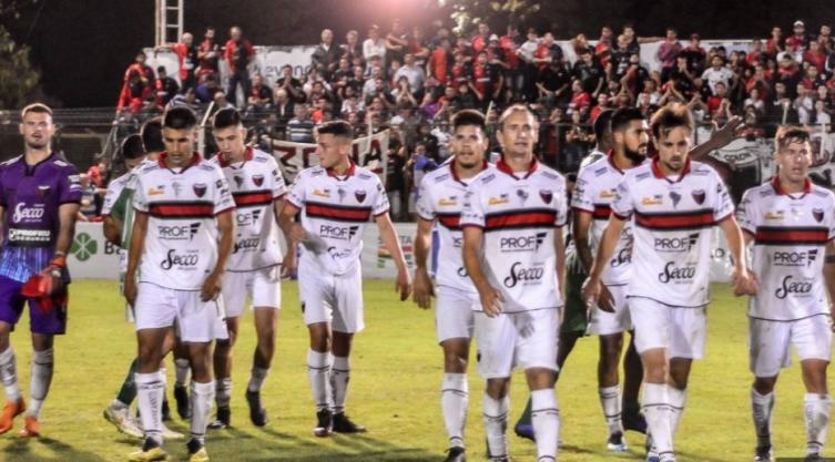 Colón entrena con la cabeza en la revancha ante Unión de Sunchales