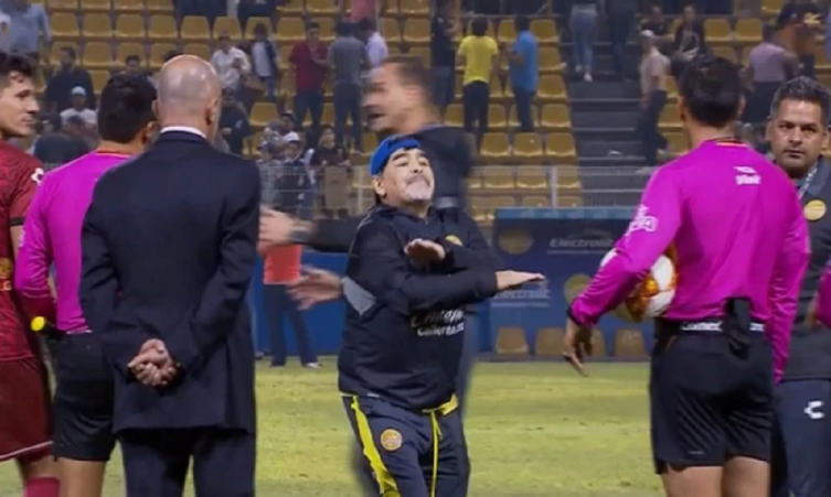 Así vivió Maradona el primer partido de la Liguilla por el ascenso