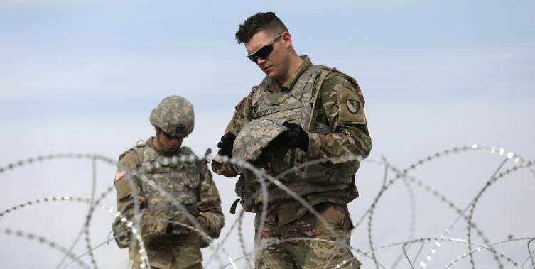 Casi 8 mil soldados de los Estados Unidos para frenar a los migrantes